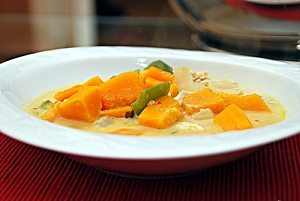 H&uuml;hnersuppe mit K&uuml;rbis