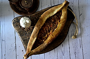 T&uuml;rkische Pizza (Pide Kıymalı)